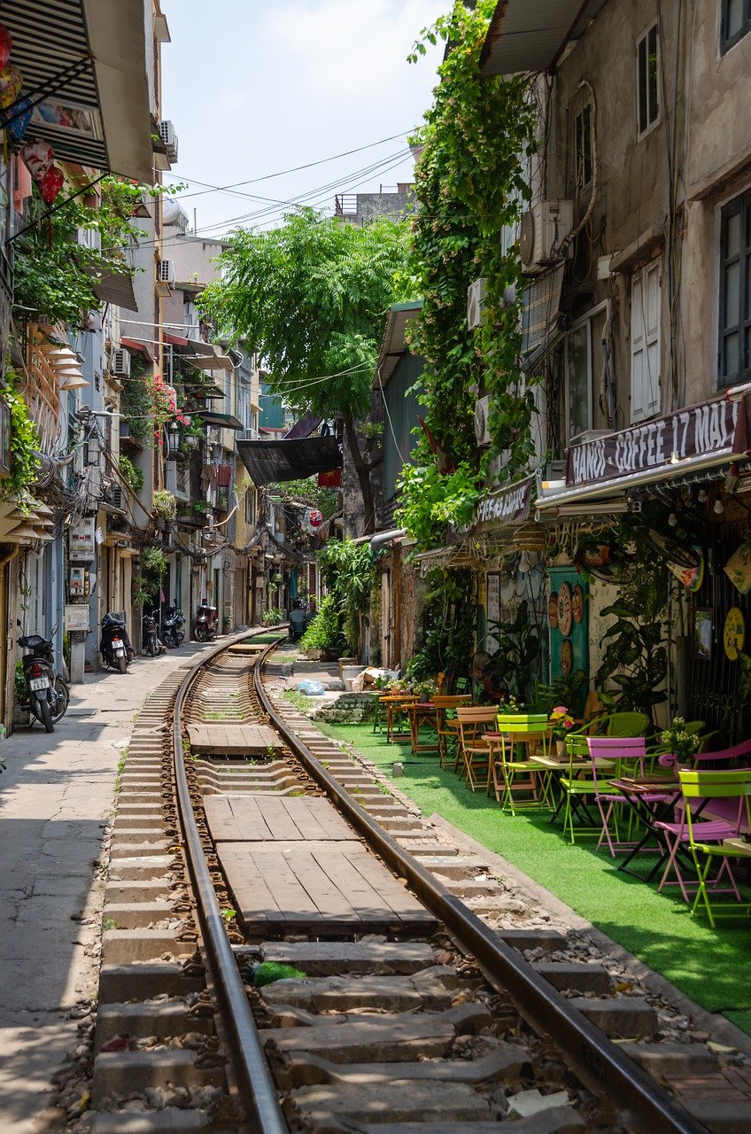 train street, hanoi, train track-8084948.jpg